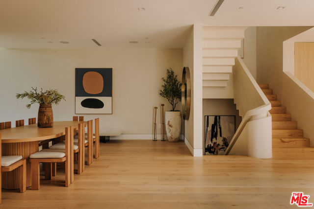 260 S Canyon View Drive, Los Angeles CA: https://media.crmls.org/mediaz/3d2714cc-9958-4deb-bb29-6876bb797154.jpg