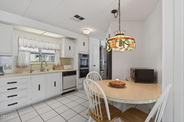 Detail Gallery Image 19 of 43 For 8 Calle Fronte #204,  Camarillo,  CA 93012 - 2 Beds | 2 Baths