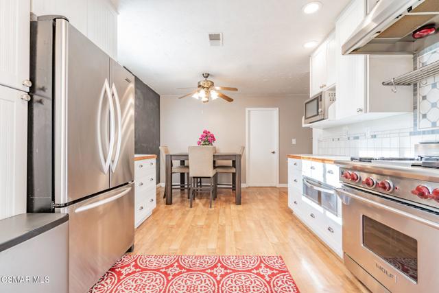 1642 Cayton Avenue, Simi Valley CA: https://media.crmls.org/mediaz/3d28b84e-ef41-4381-9b4e-e54b0d69a91e.jpg