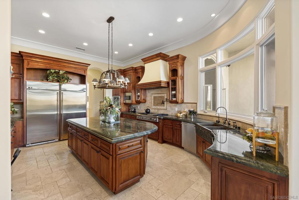 7020 El Fuerte St - photo 11