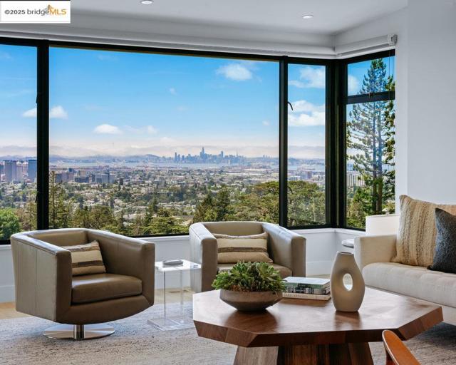 310 Pacific Ave, Piedmont CA: https://media.crmls.org/mediaz/3d28e7c6-63af-4205-a72c-ef997d7bc34d.jpg