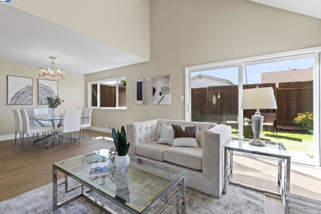 5139 Dryden Ct, Newark CA: https://media.crmls.org/mediaz/3d2a04b6-1bfa-499b-9f0f-b7181ef9e7e4.jpg