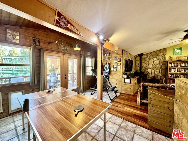 539 Lakewood Lane, Big Bear CA: https://media.crmls.org/mediaz/3d2a70a9-5c1f-4788-871e-d2b0d5f8884b.jpg