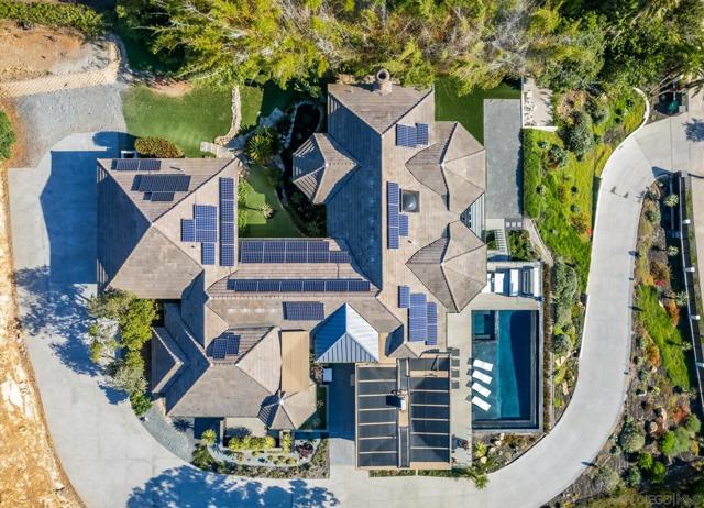 3240 Piragua St, Carlsbad CA: https://media.crmls.org/mediaz/3d2a809e-9e4d-407b-a614-c458be129b91.jpg