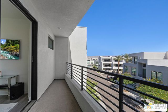 906 Cameron Center Drive, Palm Springs CA: https://media.crmls.org/mediaz/3d2aa85c-c441-4747-8852-d04613bbe2a4.jpg