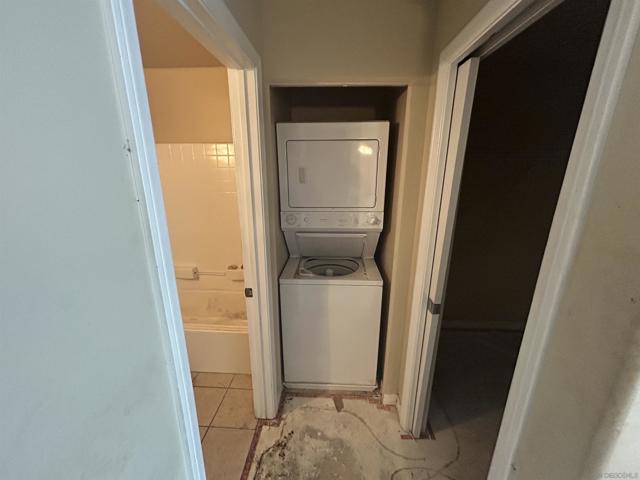 5404 Balboa Arms Dr, San Diego CA: https://media.crmls.org/mediaz/3d2b40ed-b5c4-4c38-9c78-8167e2302d43.jpg