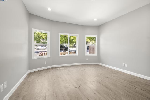 193 W Macarthur Blvd, Oakland CA: https://media.crmls.org/mediaz/3d2b47e4-e5c5-4e0f-b5b6-1ab800b61b6b.jpg