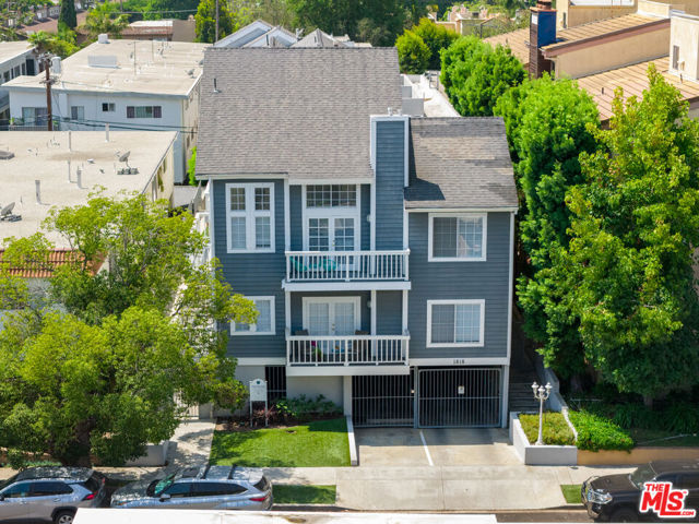 1315 S Carmelina Avenue, Los Angeles CA: https://media.crmls.org/mediaz/3d2b60f1-df4f-4238-9384-b2a20b92fce9.jpg