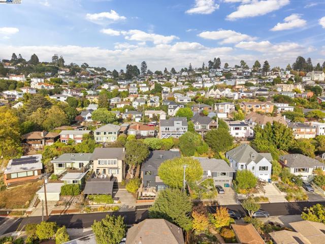 201 Amherst Ave, Kensington CA: https://media.crmls.org/mediaz/3d2be4a1-5cca-46a1-b0d3-0df1f453a48c.jpg