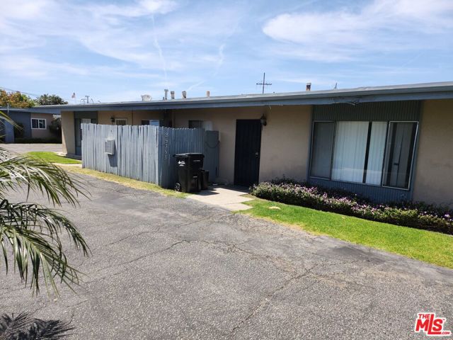 25353 Oak Street, Lomita CA: https://media.crmls.org/mediaz/3d2beee2-72fd-4701-846b-93b3e409f979.jpg