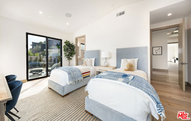 9153 Janice Place, Beverly Hills CA: https://media.crmls.org/mediaz/3d2c6a58-3fdf-43b4-86dc-ecfdf8ae2d3c.jpg