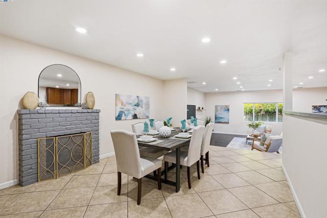 6179 Tourraine Dr, Newark CA: https://media.crmls.org/mediaz/3d2c720b-075e-4a6e-a1d4-615ea16484c7.jpg