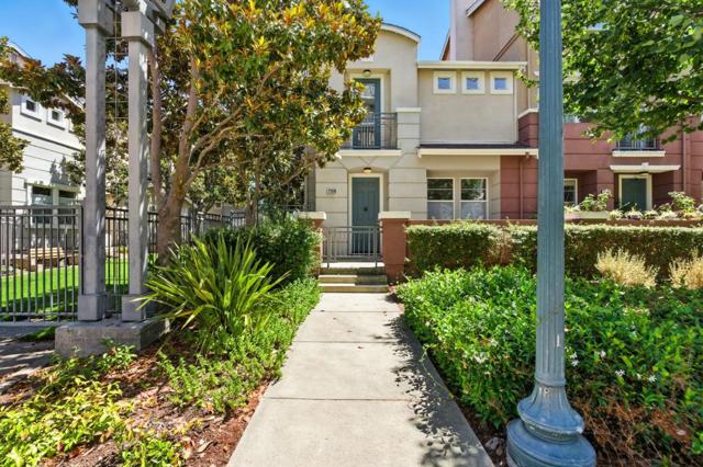 728 City Walk Place, Hayward CA: https://media.crmls.org/mediaz/3d2c91d4-eaf9-4433-ad25-9e8714a6fe27.jpg