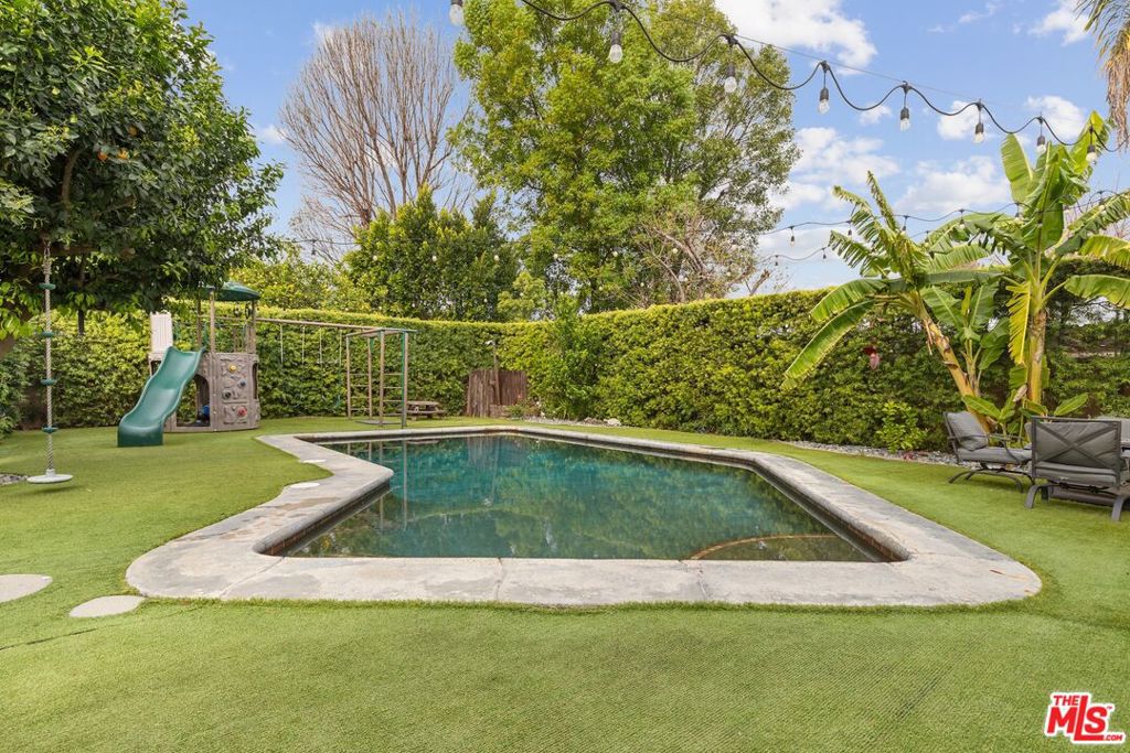 15735 Bassett Street