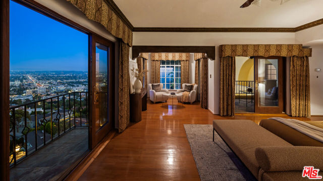 2200 Maravilla Drive, Los Angeles CA: https://media.crmls.org/mediaz/3d2da67d-9d93-45c7-adf6-835931fe256a.jpg