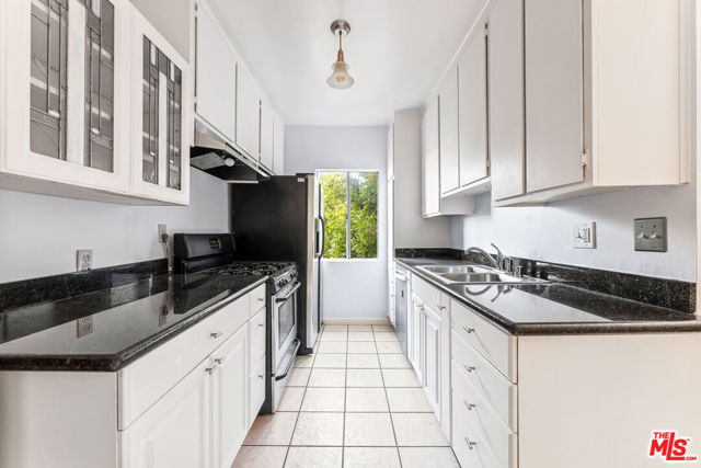 5055 Coldwater Canyon Avenue, Sherman Oaks CA: https://media.crmls.org/mediaz/3d2ed9a7-b0dd-4e28-9bb2-1c28b489236f.jpg