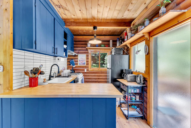 54385 S S. Circle Drive, Idyllwild CA: https://media.crmls.org/mediaz/3d2f0ef0-f87c-437e-80c9-a96796d2d144.jpg