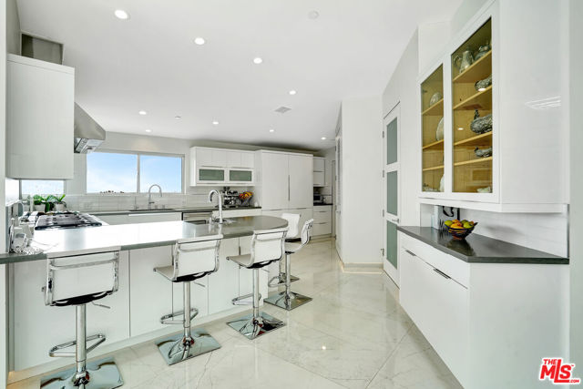 28405 Via Acero Street, Malibu CA: https://media.crmls.org/mediaz/3d2f4b24-3dfa-4c7a-a6e5-cb77b70f946e.jpg