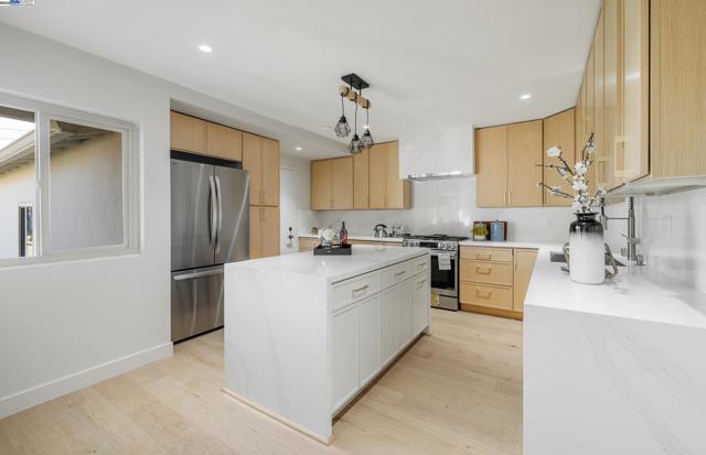 1980 Dayton Ave, San Leandro CA: https://media.crmls.org/mediaz/3d2f4e88-4580-4eae-8aa3-94f6746fdb74.jpg