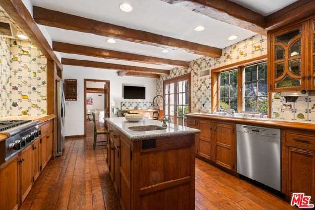 2562 Mandeville Canyon Road, Los Angeles CA: https://media.crmls.org/mediaz/3d2f5f62-b7d2-499b-9c7b-299f0e8e70ce.jpg