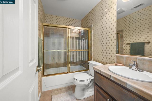 1105 Peacock Creek Dr, Clayton CA: https://media.crmls.org/mediaz/3d2f88e2-aeae-42c6-9e8c-038ca23662c0.jpg