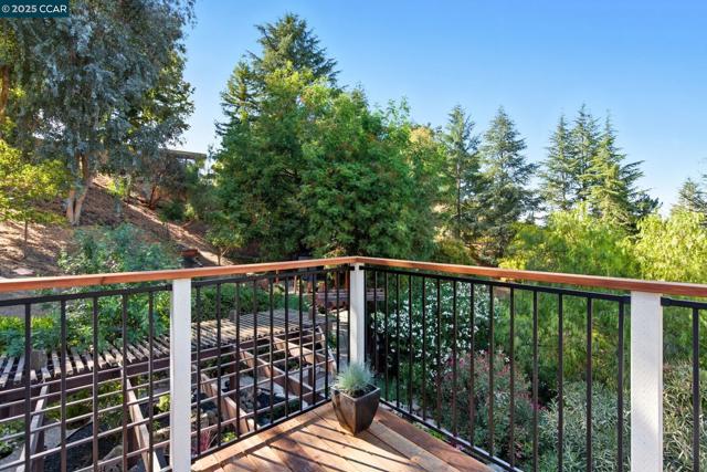 189 Rudgear Drive, Walnut Creek CA: https://media.crmls.org/mediaz/3d2fbc70-e697-4d06-8c08-af01e85f5249.jpg