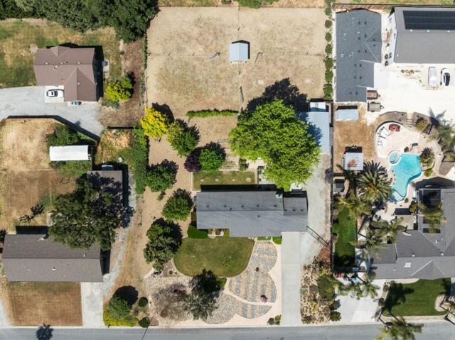220 Holliday Drive, Hollister CA: https://media.crmls.org/mediaz/3d305362-21d7-4180-b81d-bb0af3abb7c5.jpg