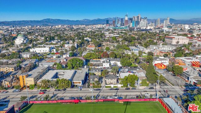 921 W 30th Street, Los Angeles CA: https://media.crmls.org/mediaz/3d308a44-b552-4a09-acdb-bc5334da56d6.jpg