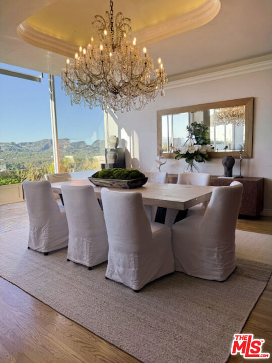 865 Comstock Avenue, Los Angeles CA: https://media.crmls.org/mediaz/3d31056d-d0bf-41a9-b520-dc57c7169c1a.jpg