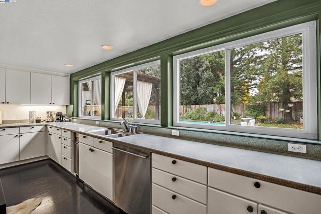 Image 13 of 59 For 7828 Foothill Knolls Dr
