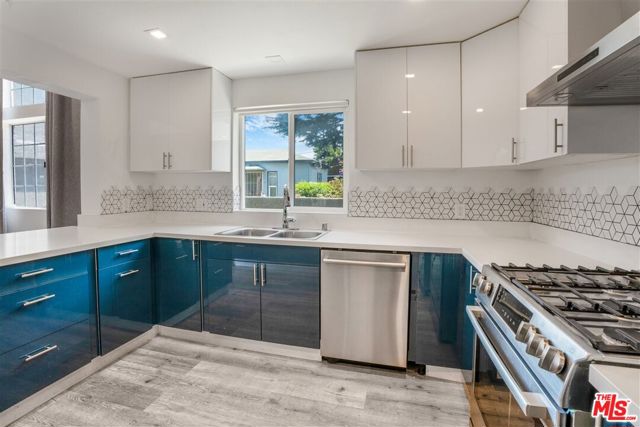 2481 S Bundy Drive, Los Angeles CA: https://media.crmls.org/mediaz/3d31a893-9c5c-40b5-a943-3c810f74c33c.jpg