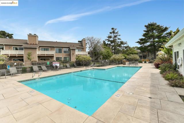 63 Lakeshore Ct, Richmond CA: https://media.crmls.org/mediaz/3d320f12-71fb-4ec8-8574-a4624e83a465.jpg