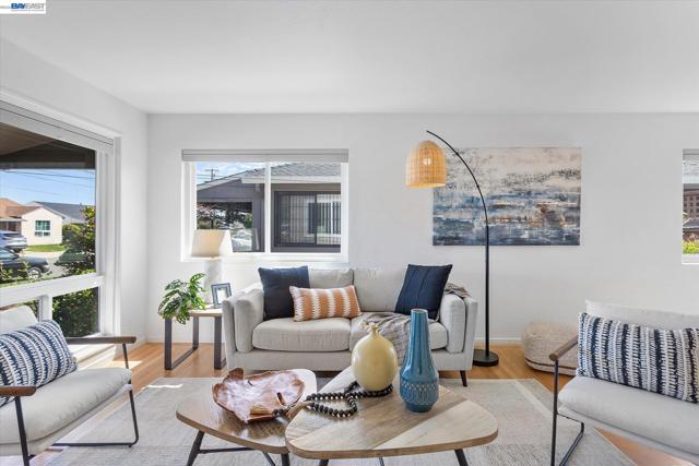 Image 7 of 46 For 831 Casanova Dr