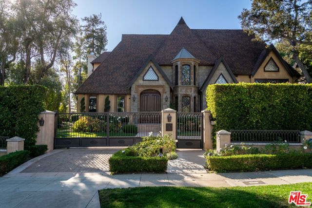 617 Alpine Drive, Beverly Hills, California 90210, 6 Bedrooms Bedrooms, ,8 BathroomsBathrooms,Single Family Residence,For Sale,Alpine,24467367