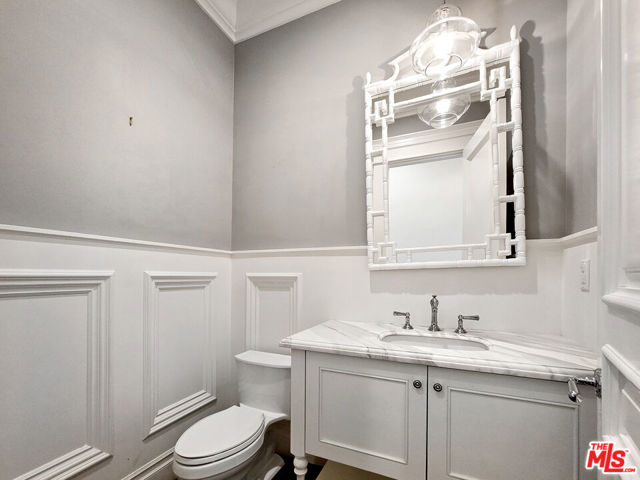 3815 Valley Meadow Road, Encino CA: https://media.crmls.org/mediaz/3d32c783-e6ac-4cdb-a978-056032093d93.jpg