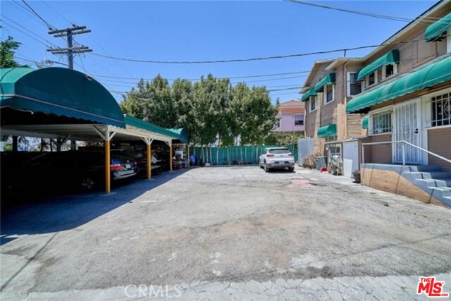 1023 S Wilton Place, Los Angeles CA: https://media.crmls.org/mediaz/3d3333c5-e1b3-473d-9ed6-0771095a0e8e.jpg