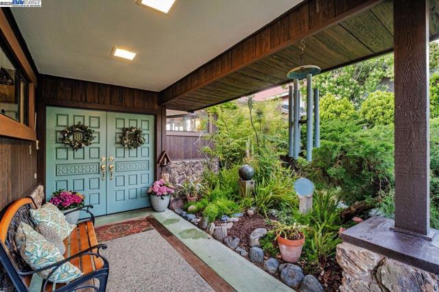 31865 Chicoine Ave, Hayward CA: https://media.crmls.org/mediaz/3d334d92-5940-4d80-9e7c-0d1462566bb8.jpg