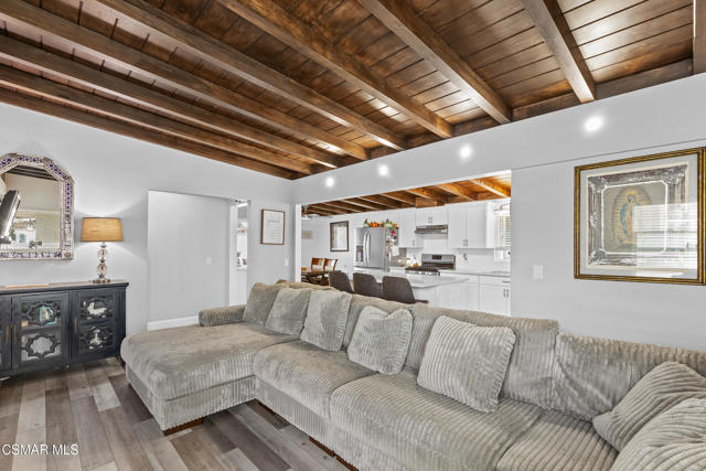 431 Palm Drive, Oxnard CA: https://media.crmls.org/mediaz/3d33bf63-7a36-454f-998c-b8d4887aef4c.jpg