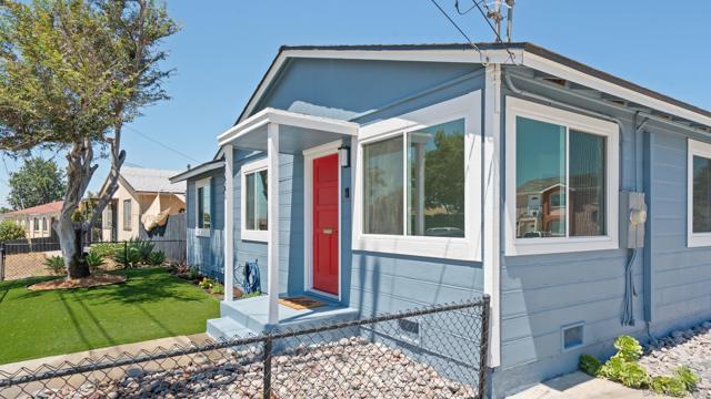 6492 6494 Lanston St., San Diego CA: https://media.crmls.org/mediaz/3d33f27f-efca-4566-8a2f-580171720155.jpg