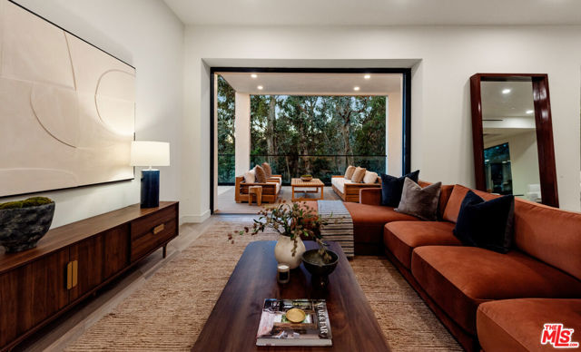 Drew Fenton | 505 Barrington Avenue Los Angeles CA | MLS: 7255319