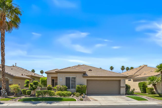 80435 Muirfield Drive, Indio CA: https://media.crmls.org/mediaz/3d344468-0d50-4f00-ba92-980e4eb2a7e3.jpg