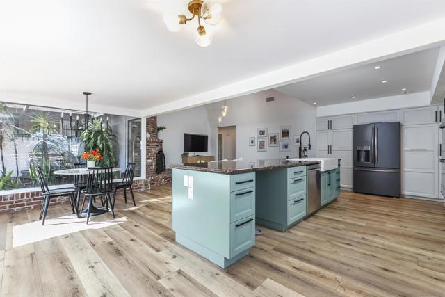 6641 Murray Park Dr, San Diego CA: https://media.crmls.org/mediaz/3d3574cb-8ef1-49b2-98c2-94da5b5479b6.jpg