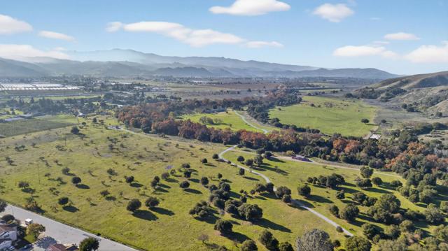 19127 Legend Court, Morgan Hill CA: https://media.crmls.org/mediaz/3d35a11e-4c7b-4623-b938-4a6a61f78692.jpg