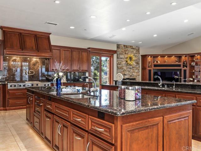 6095 Lake Vista Drive, Bonsall CA: https://media.crmls.org/mediaz/3d35e67b-08cf-4f63-b808-75e407efc220.jpg