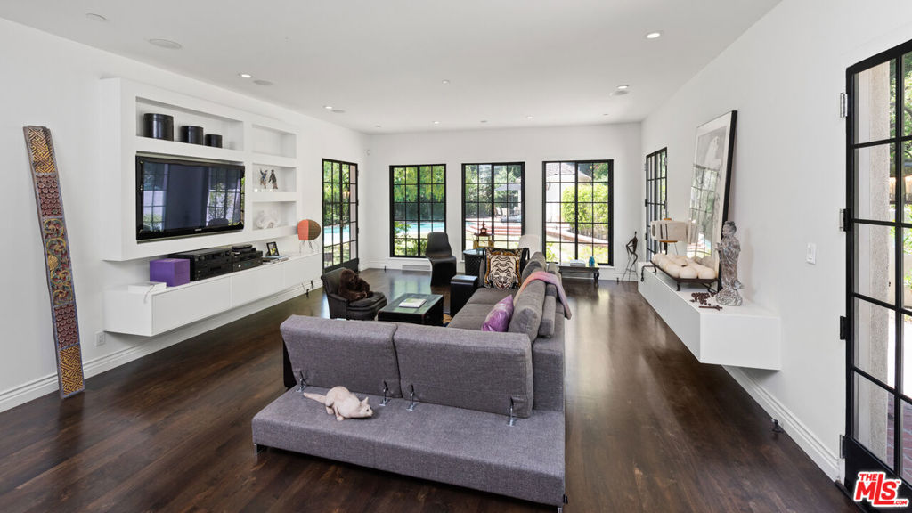 1115 N Beverly Drive