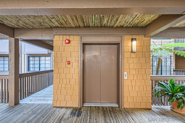 8870 Villa La Jolla Dr, La Jolla CA: https://media.crmls.org/mediaz/3d3686e8-9acd-4a27-b722-00058bdb4384.jpg