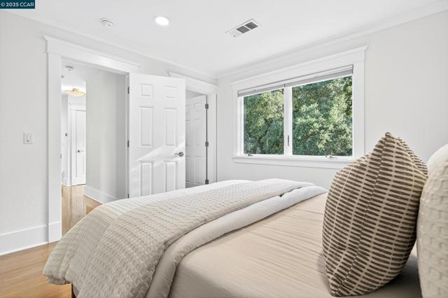 1206 Rimer Dr, Moraga CA: https://media.crmls.org/mediaz/3d36cf28-5518-4a0a-b47d-6064d5c0ec22.jpg