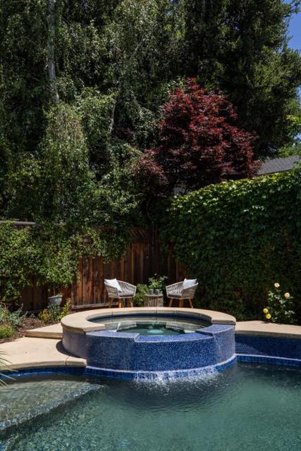 426 8th Avenue, Menlo Park CA: https://media.crmls.org/mediaz/3d370e43-6755-4679-ac4f-c13902f68cb4.jpg