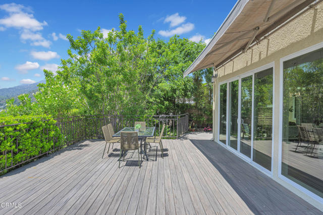 320 Starlane Drive, La Canada Flintridge CA: https://media.crmls.org/mediaz/3d370ea0-363f-4914-8dd0-ff22db28825c.jpg