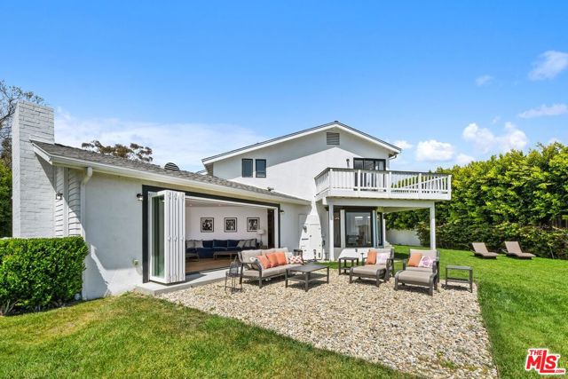 400 Chautauqua Boulevard, Pacific Palisades CA: https://media.crmls.org/mediaz/3d387f4b-ec7d-4d44-abd4-7f597351e006.jpg